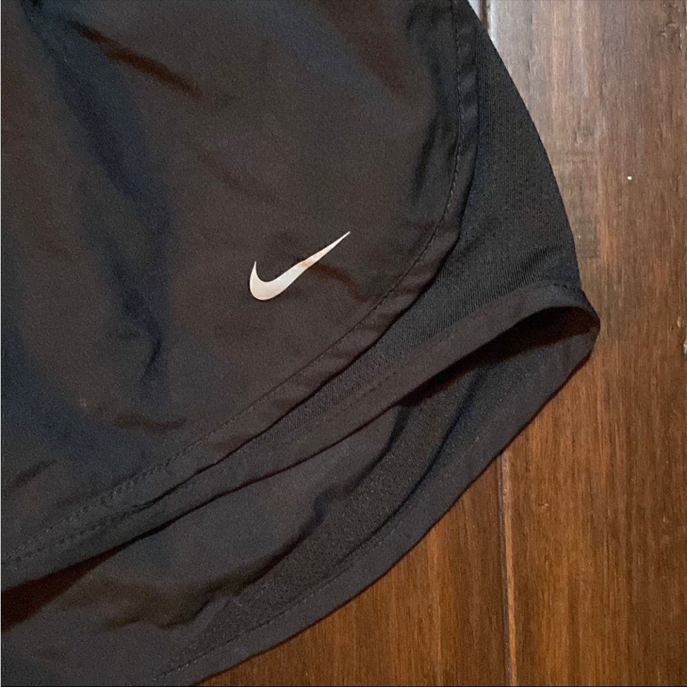 Nike Ladies Shorts    - Picture 2 of 4